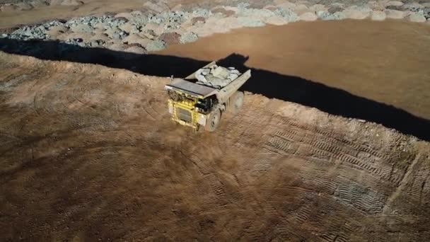 Gigante Enorme Pedreira Caminhões Mineração Pedreiras Aéreo Videografia Pedreira — Vídeo de Stock