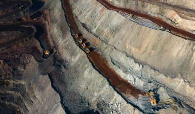 Büyük demir cevheri ocağı demir cevheri taş ocağı üst görüş Aero fotoğraf çekimi.