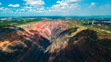 Demir cevheri ocağı demir madenciliği çok büyüktür..