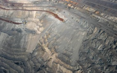 Büyük demir cevheri ocağı demir cevheri taş ocağı üst görüş Aero fotoğraf çekimi.