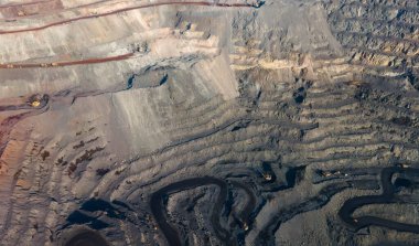 Büyük demir cevheri ocağı demir cevheri taş ocağı üst görüş Aero fotoğraf çekimi.