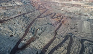 Büyük demir cevheri ocağı demir cevheri taş ocağı üst görüş Aero fotoğraf çekimi.