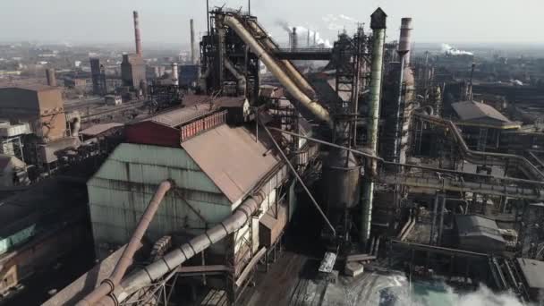 冶金プラント産業生産工場からの空中ビュー煙突煙 — ストック動画