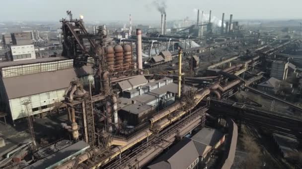冶金行业生产航空观烟烟囱从工厂冒出来 — 图库视频影像