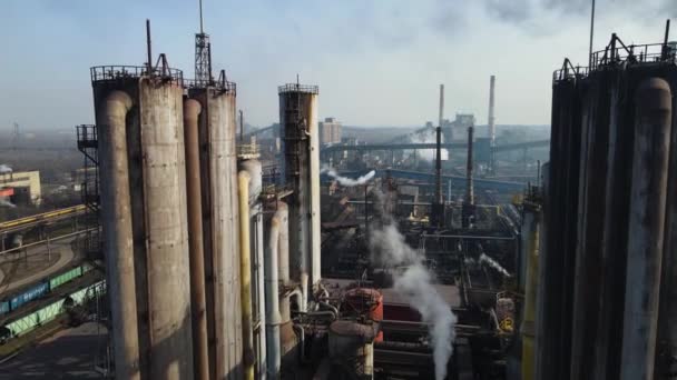 冶金プラント産業生産工場からの空中ビュー煙突煙 — ストック動画