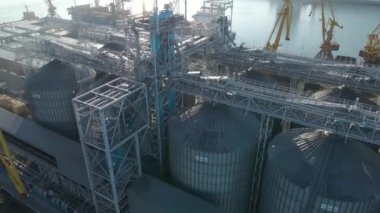 Liman ambarı ambar yükleme kargo gemileri ulaşım
