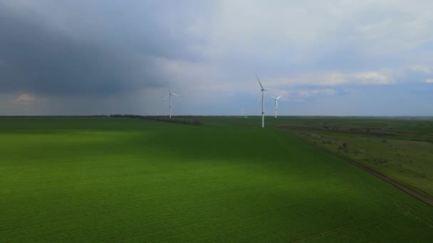 Větrné Farmy Které Vyrábějí Čistou Obnovitelnou Energii Pro Udržitelný Rozvoj — Stock video