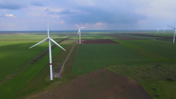 Farmy Wiatrowe Wytwarzające Czystą Energię Odnawialną Dla Zrównoważonego Rozwoju Alternatywna — Wideo stockowe