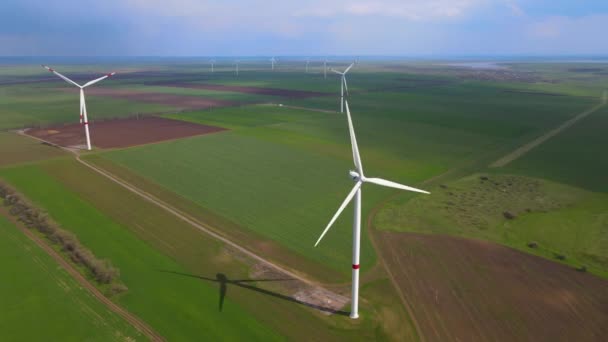 Větrné Farmy Které Vyrábějí Čistou Obnovitelnou Energii Pro Udržitelný Rozvoj — Stock video