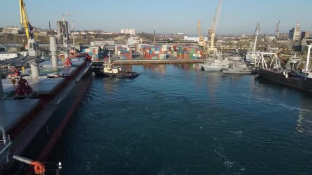 Vista Aérea Buque Carga Muelle Portuario Comercio Exportación Carga Descarga — Vídeo de stock