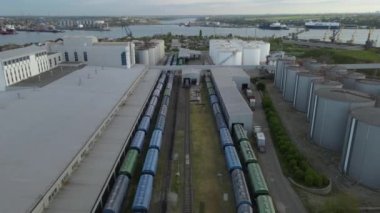 Büyük liman fabrikası sanayii en üst seviye depo yükleme duman