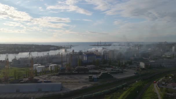 Nagy Kikötő Gyári Ipar Füst Felső Nézet Raktár Rakomány Betöltése — Stock videók