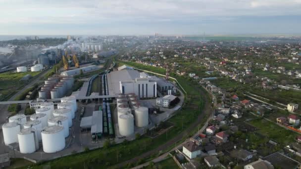 Grote Havenfabriek Industrie Rook Bovenaanzicht Opslag Magazijn Lading Laden — Stockvideo