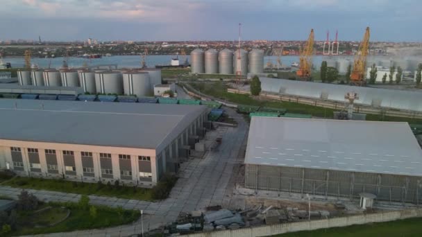 Duży Port Fabryka Przemysłowa Dym Top View Magazyn Załadunek Ładunku — Wideo stockowe