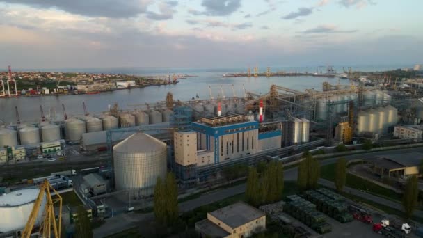 Nowoczesny Port Przemysłowy Kontenerami Góry Lub Widokiem Ptaki Jest Port — Wideo stockowe