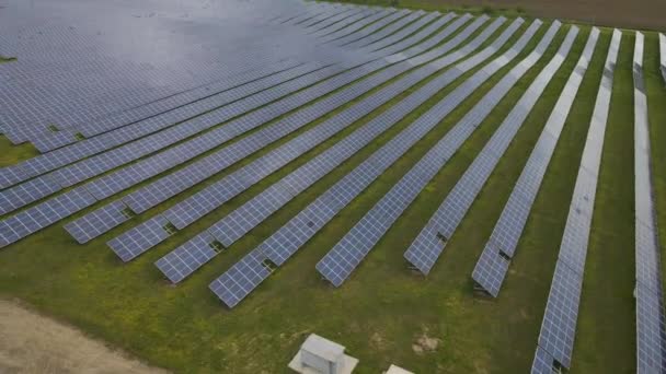 Granja Solar Que Genera Electricidad Para Red Nacional Carga Baterías — Vídeos de Stock