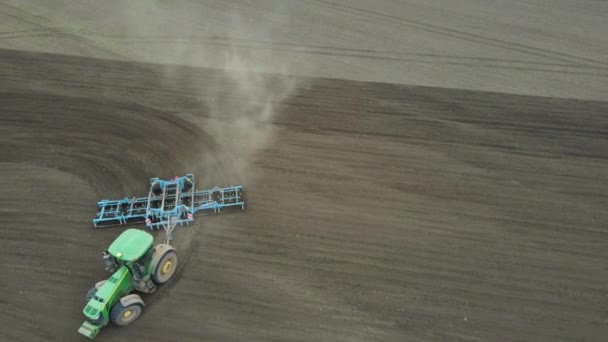 Letecký Top View Traktorové Pluhy Ram Field Video Zemědělství Průmysl — Stock video