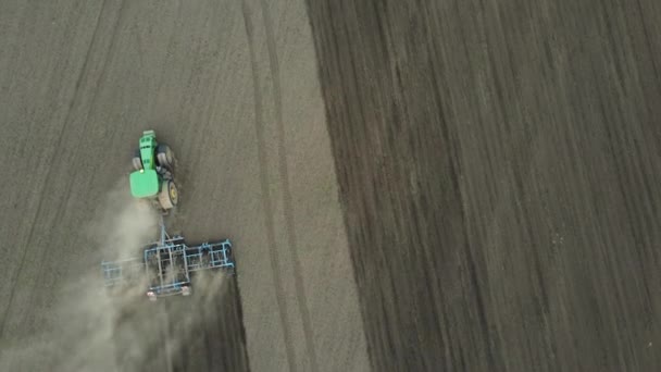 Aerial Top View Traktor Ekék Ram Mező Videó Mezőgazdaság Ipar — Stock videók
