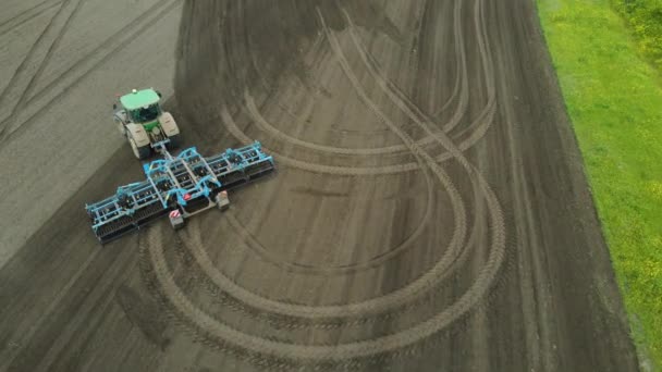 Traktor Terbang Top Plows Ram Field Industri Video Agribudaya Eropa — Stok Video