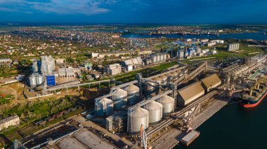 Fabrika endüstrisi liman havacılık üst görünümü