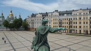 Kiev 'deki Bohdan Khmelnitsky Anıtı. Ukrayna' daki Bohdan Khmelnitsky anıtı..