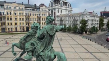 Kiev 'deki Bohdan Khmelnitsky Anıtı. Ukrayna' daki Bohdan Khmelnitsky anıtı..