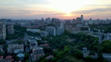 Ukrayna 'nın batan başkentinin tepesinden Kiev şehrinin akşam çekimleri