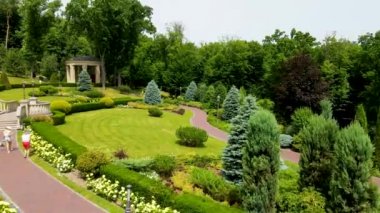 Park dinlenme alanı üst görünüm gezinti alanı yeşil alanlar dinlenme