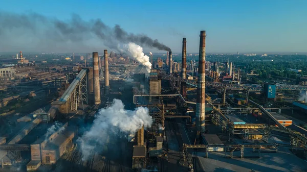 Metalürjik Sanayi Zayıf Ekoloji Bacaların Dumanından Duman Çıkarıyor — Stok fotoğraf