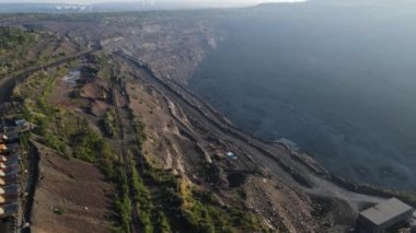 Büyük demir cevheri ocağı demir cevheri madenciliği hava aracı görüntüleme uçuşu