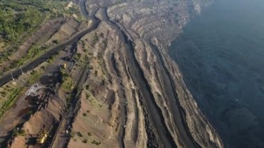 Büyük demir cevheri ocağı demir cevheri madenciliği hava aracı görüntüleme uçuşu