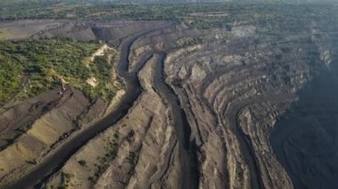 Büyük demir cevheri ocağı demir cevheri madenciliği hava aracı görüntüleme uçuşu