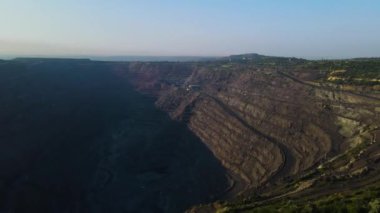 Büyük demir cevheri ocağı demir cevheri madenciliği hava aracı görüntüleme uçuşu