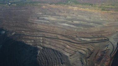 Büyük demir cevheri ocağı demir cevheri madenciliği hava aracı görüntüleme uçuşu
