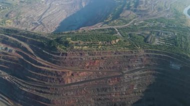 Büyük demir cevheri ocağı demir cevheri madenciliği hava aracı görüntüleme uçuşu