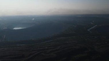 Büyük demir cevheri ocağı demir cevheri madenciliği hava aracı görüntüleme uçuşu