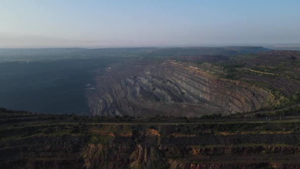 Enorme Ijzererts Steengroeve Ijzererts Mijnbouw Luchtfoto Filmen Drone Top View — Stockvideo