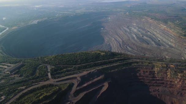 Enorme Ijzererts Steengroeve Ijzererts Mijnbouw Luchtfoto Filmen Drone Top View — Stockvideo