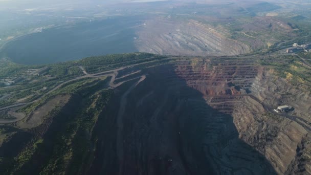 Enorme Ijzererts Steengroeve Ijzererts Mijnbouw Luchtfoto Filmen Drone Top View — Stockvideo