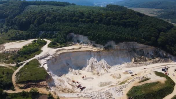 Pedreira Pedreira Pedreira Escavadeira Caminhão Enorme Vão Drone — Vídeo de Stock