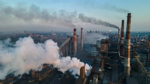 Metallurgische Anlage Schwerindustrie Schlechte Ökologie Draufsicht Rauch Aus Schornsteinen Smog — Stockfoto