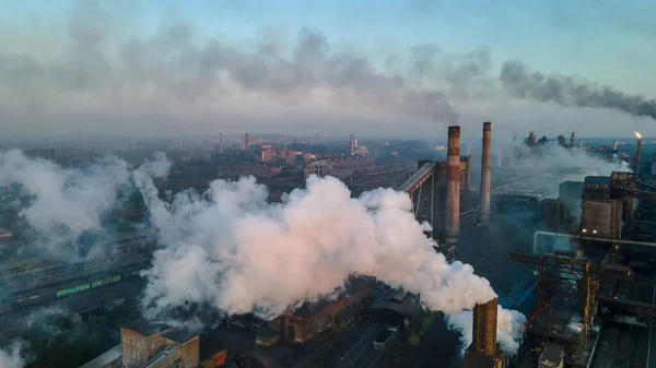 Metallurgische Anlage Schwerindustrie Schlechte Ökologie Draufsicht Rauch Aus Schornsteinen Smog — Stockfoto