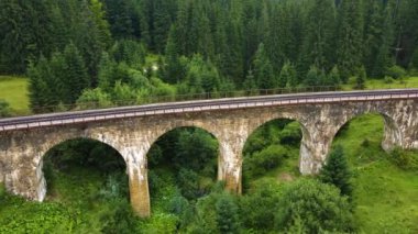 Eski köprü su kemeri uçan drone