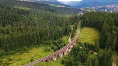 Eski köprü su kemeri uçan drone