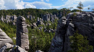 Benzersiz kayalar dağ Adrspasske skaly Ulusal Park Adrszpach, Çek Cumhuriyeti