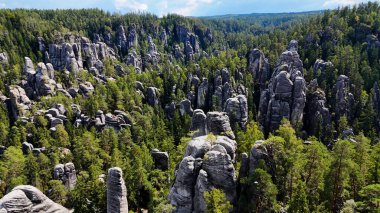 Benzersiz kayalar dağ Adrspasske skaly Ulusal Park Adrszpach, Çek Cumhuriyeti