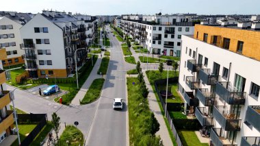 Şehir Mimarisi Avrupa insansız hava aracı eski şehir Opole Polonya 'nın üzerinden geçiyor 