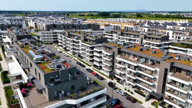 Şehir Mimarisi Avrupa insansız hava aracı eski şehir Opole Polonya 'nın üzerinden geçiyor 