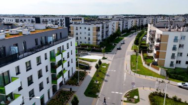 Şehir Mimarisi Avrupa insansız hava aracı eski şehir Opole Polonya 'nın üzerinden geçiyor 