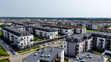 Şehir Mimarisi Avrupa insansız hava aracı eski şehir Opole Polonya 'nın üzerinden geçiyor 